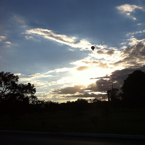 Balão em fim de tarde. Brasília-DF
