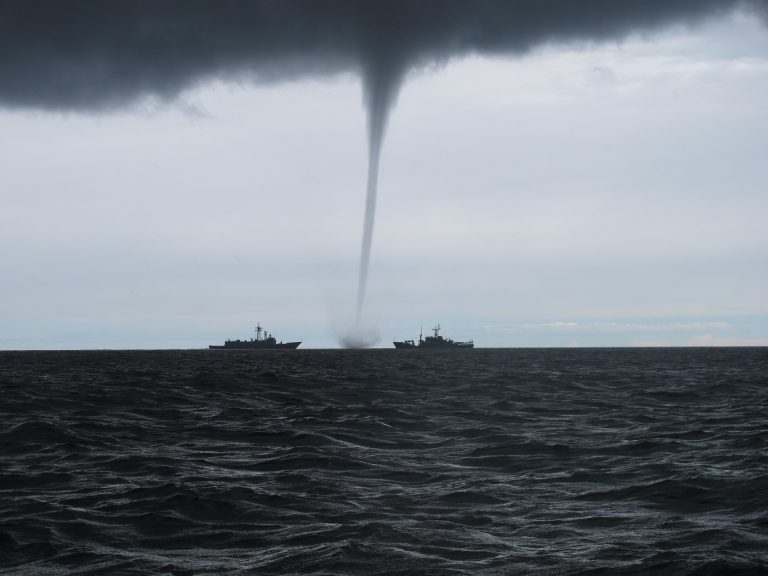 Landspouts e waterspouts (tromba d’água) também são tornados!