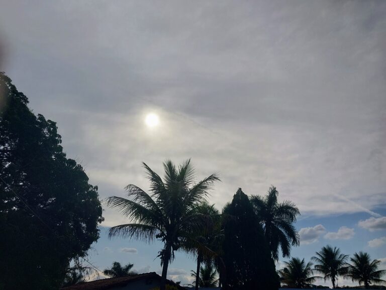 Altostratus em uma tarde de calor