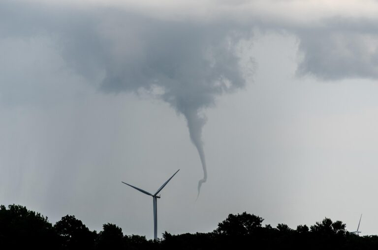 Cumulonimbus pannus x Cumulonimbus tuba