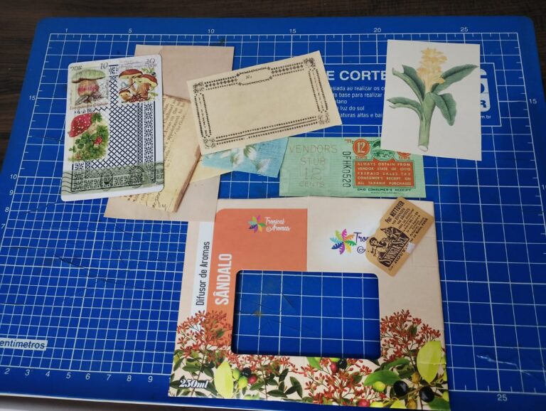 Uma pequena janelinha em um junk journal